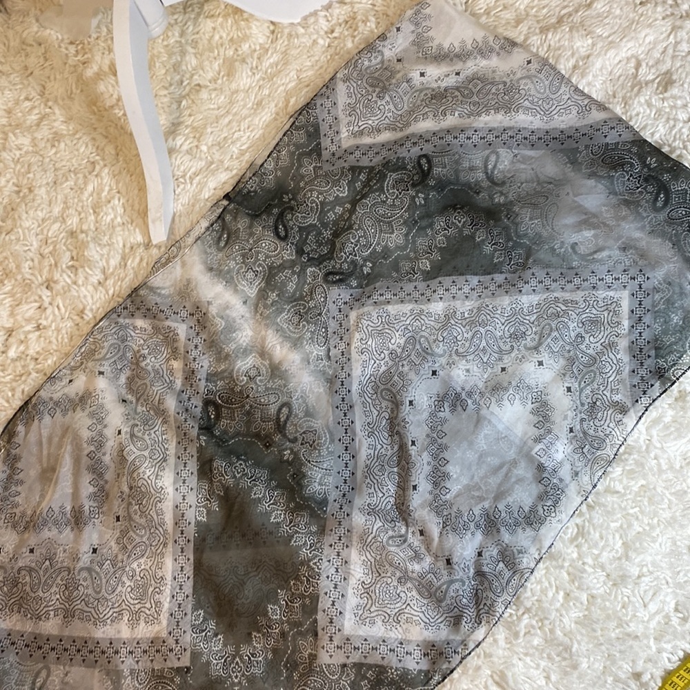 BLACK & WHITE PAISLEY SUMMER INFINITY SCARF -  GUC - Picture 4 of 5
